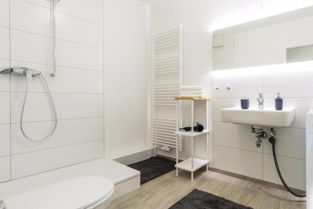 Homefy Oldtown Apartment - 6 People - 2 Bath - Balcony - Top Location Düsseldorf Esterno foto
